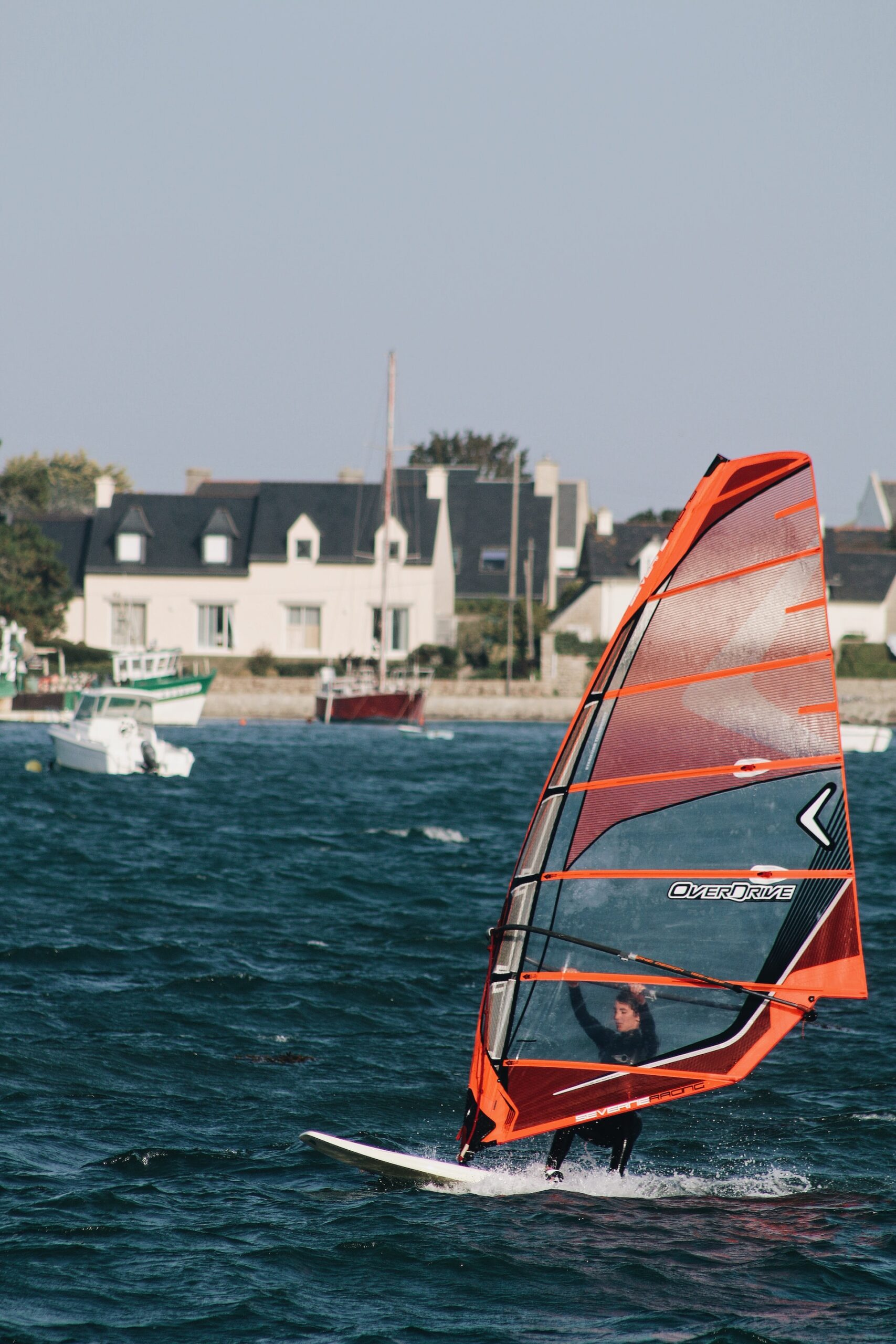 Quelles sont les notions de base à connaître pour s’initier plus facilement au wing surf ?